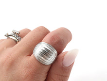 Carica l&#39;immagine nel visualizzatore di Gallery, Anello conchiglia

